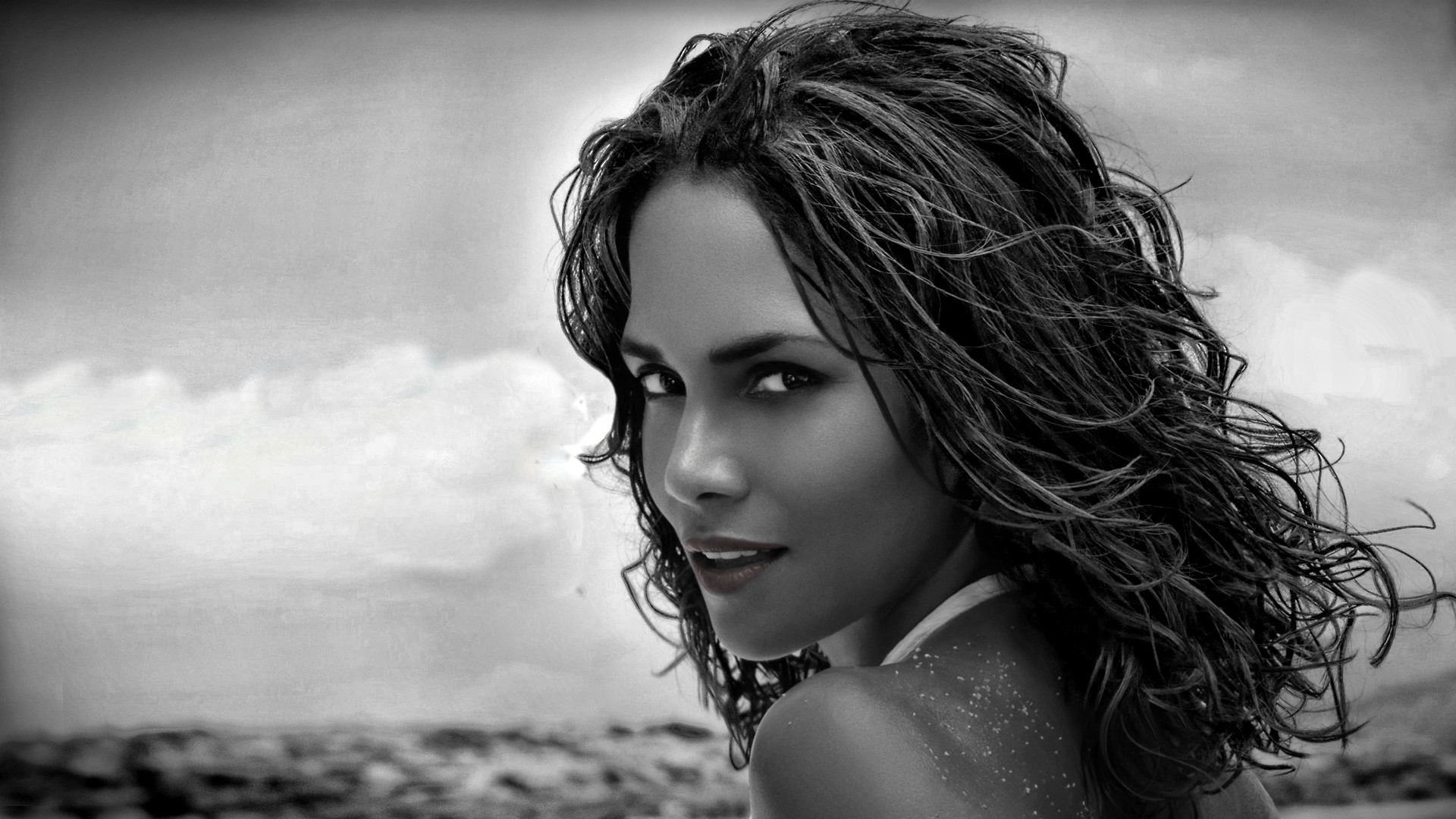 Halle Berry Wallpaper