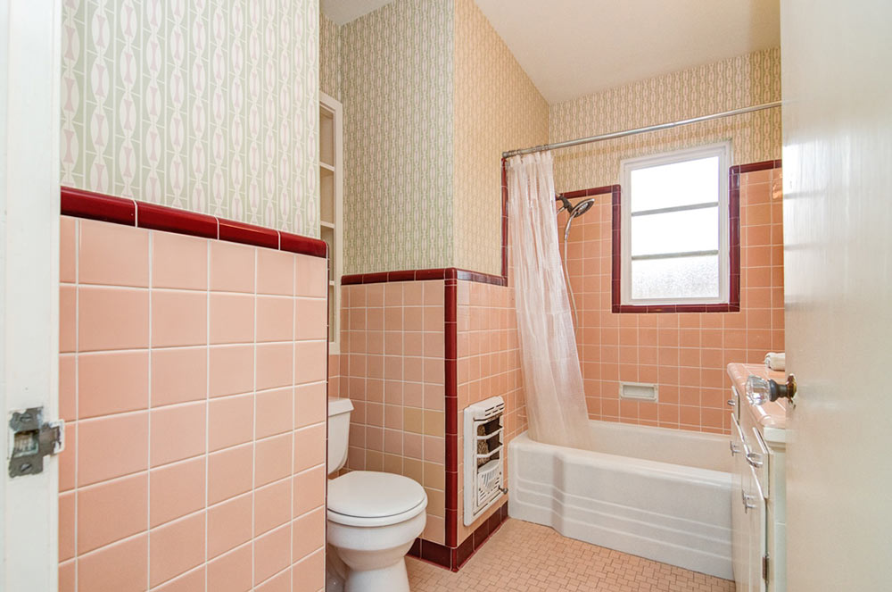 Bathroom Decorated With Bradbury S Grete Wallpaper Retro Renovation