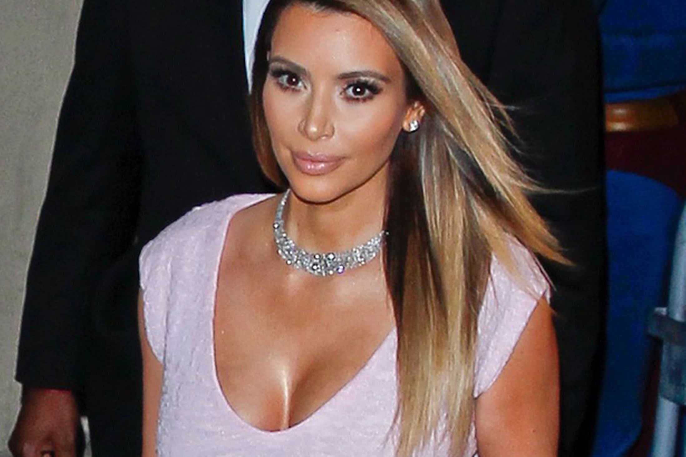 Kim Kardashian Crying Wallpaper Face