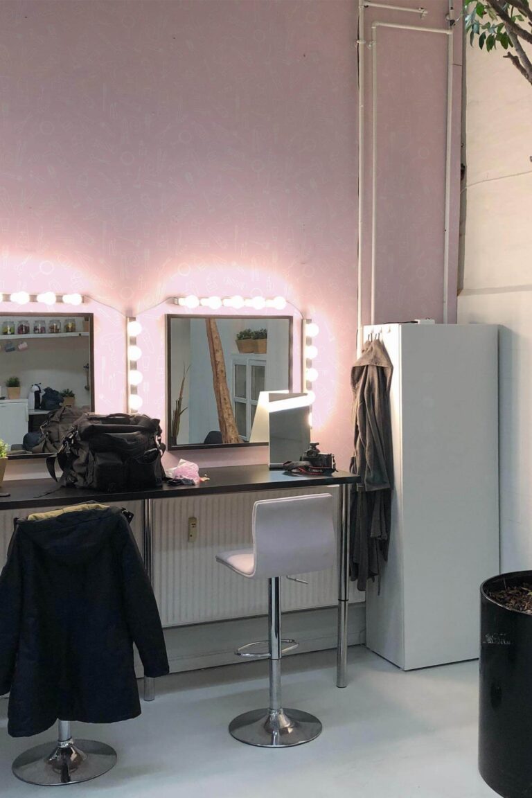 Pink Beauty Salon Removable Wallpaper In Minimal Style