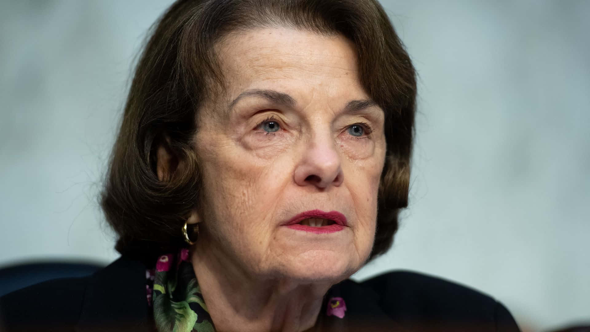Dianne Feinstein With Red Lip Wallpaper