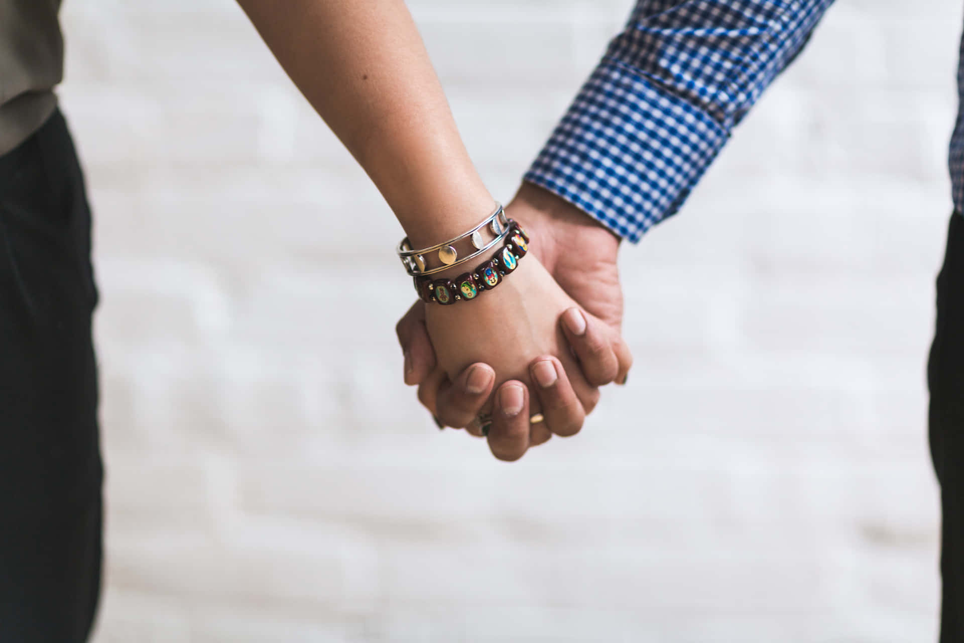 Couple Holding Hand Picture X Wallpaper