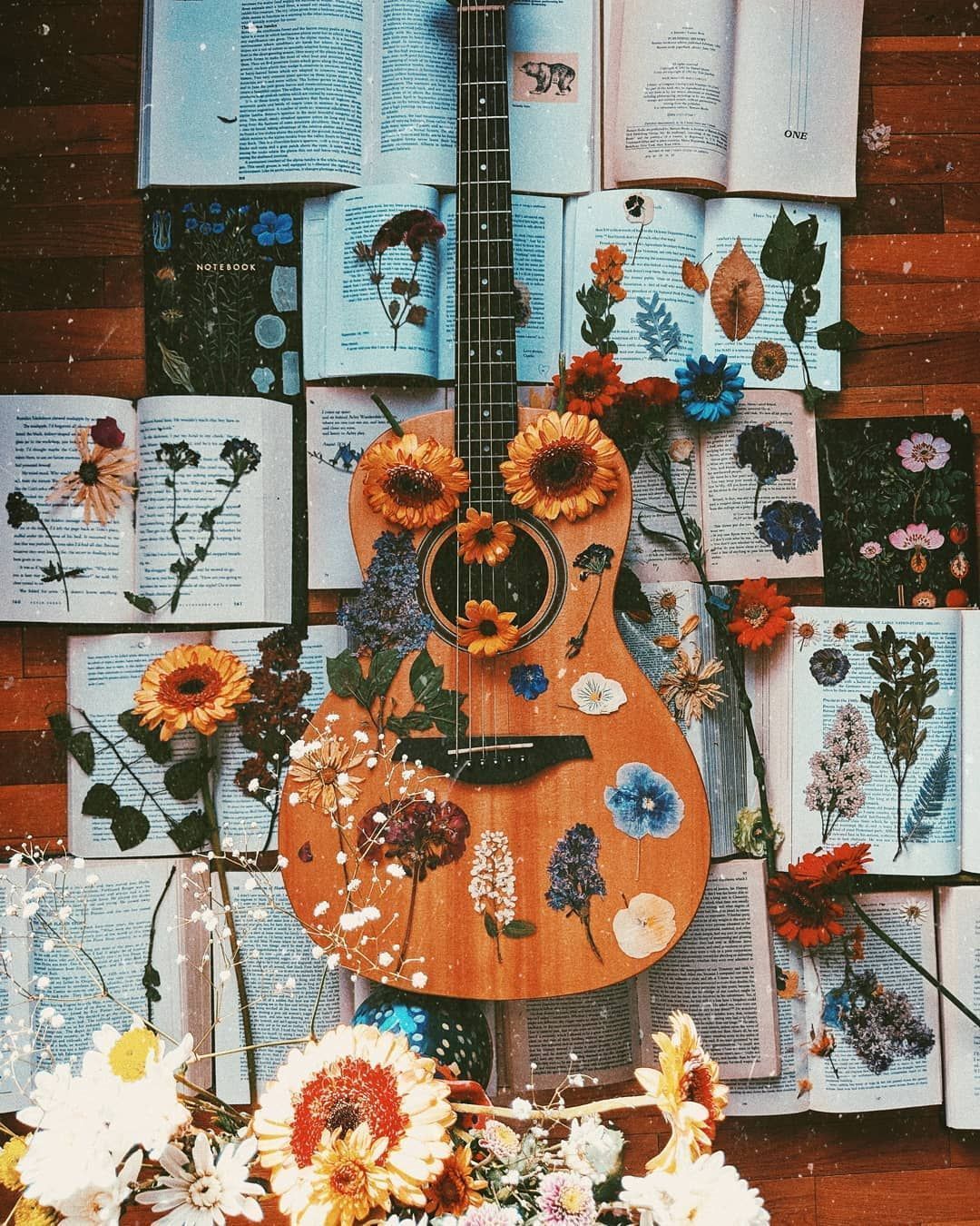 Guitar Vintage Art Wallpaper