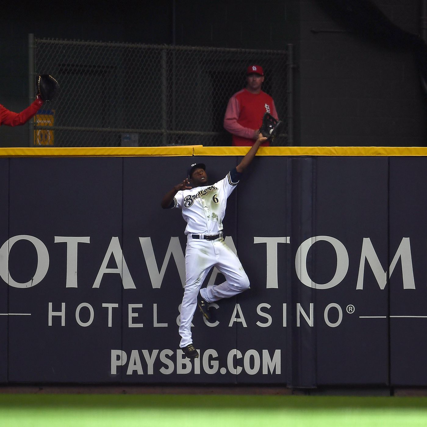 Lorenzo Cain Named A Finalist For Nl Gold Glove In Centerfield
