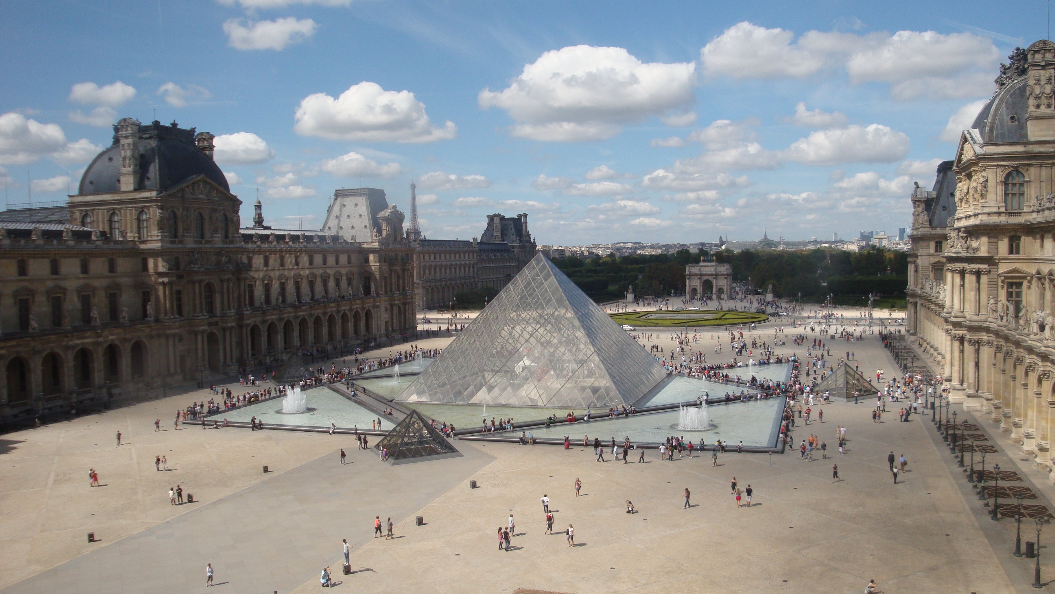 The Louvre Museum Paris HD Wallpaper