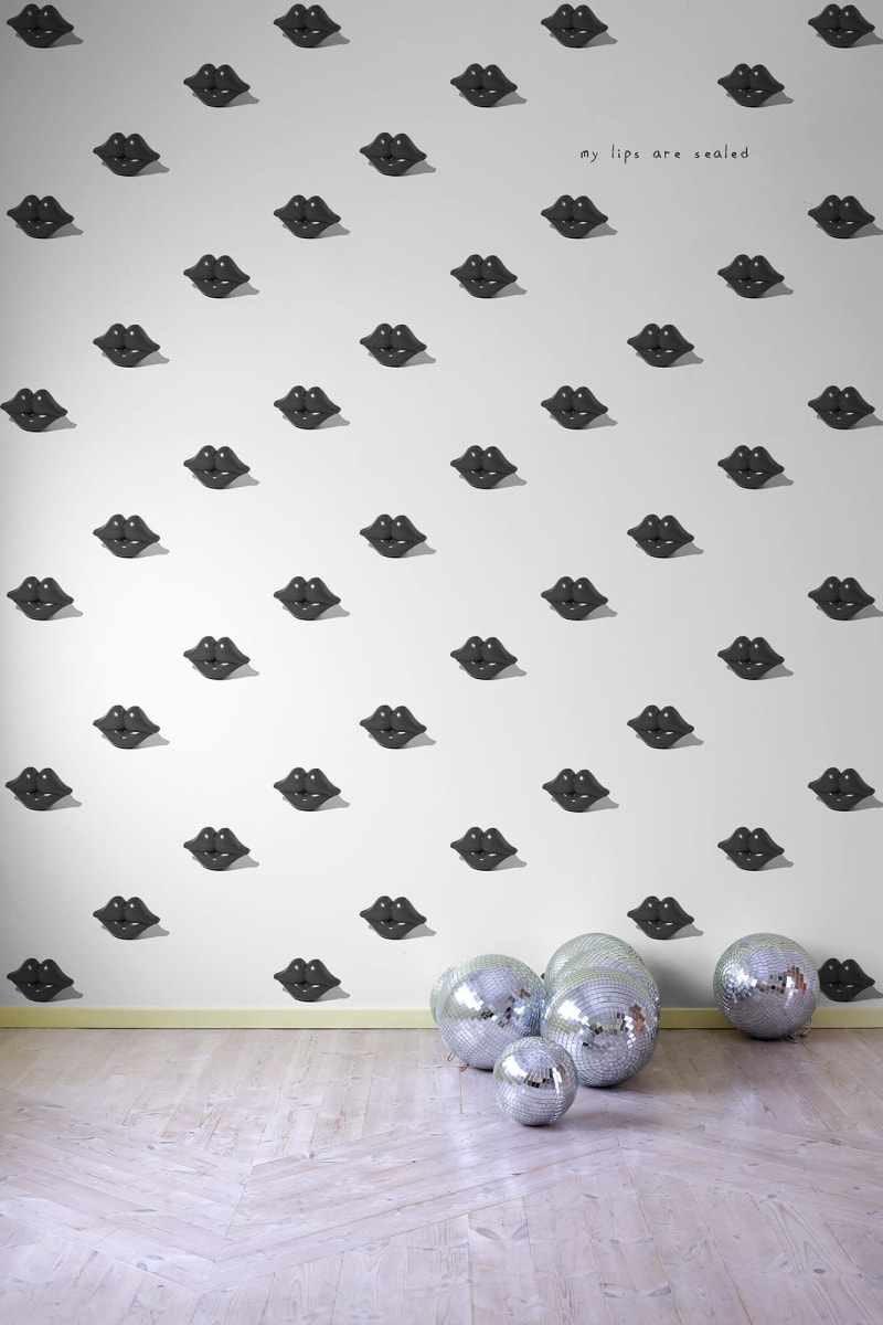 Kissing Booth Black Wallpaper