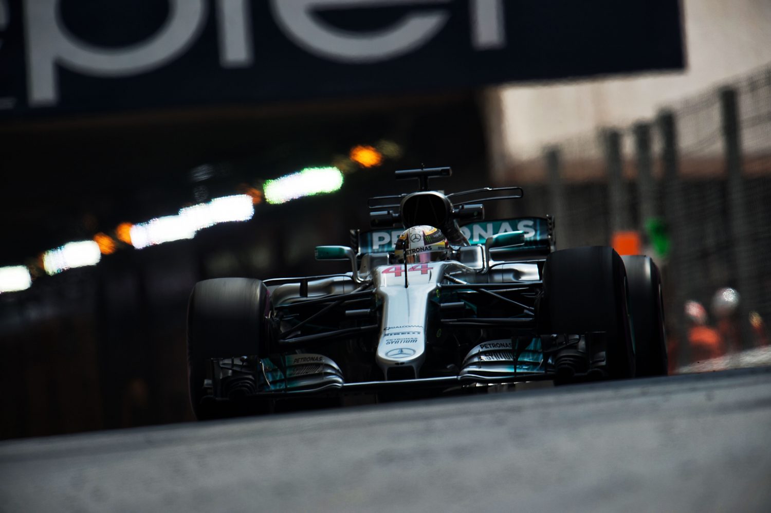 Mercedes Raakt De Weg Kwijt In Monaco Formule1 Nl