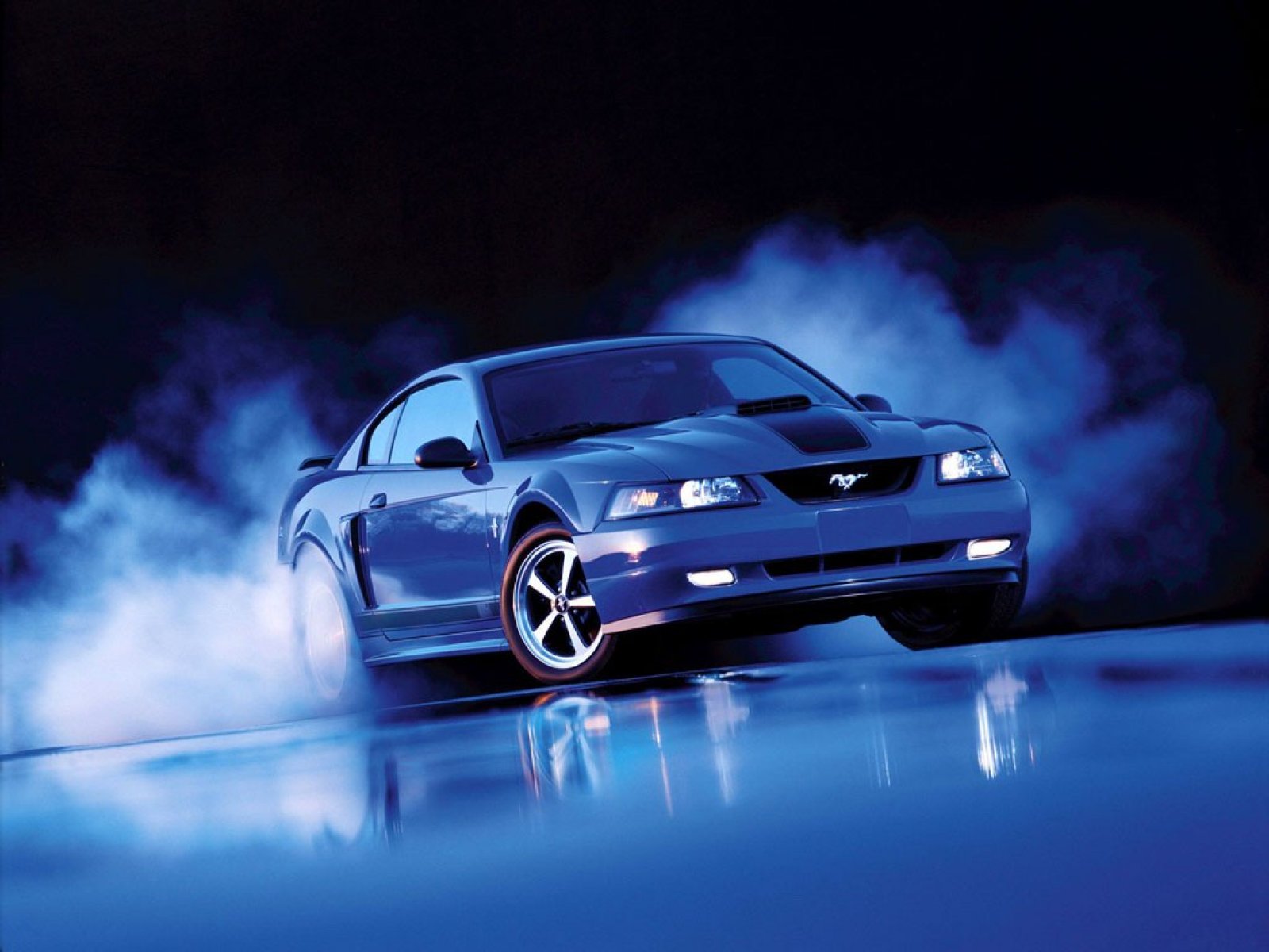 Desktop Wallpaper Of Blue Ford Mustang Puter