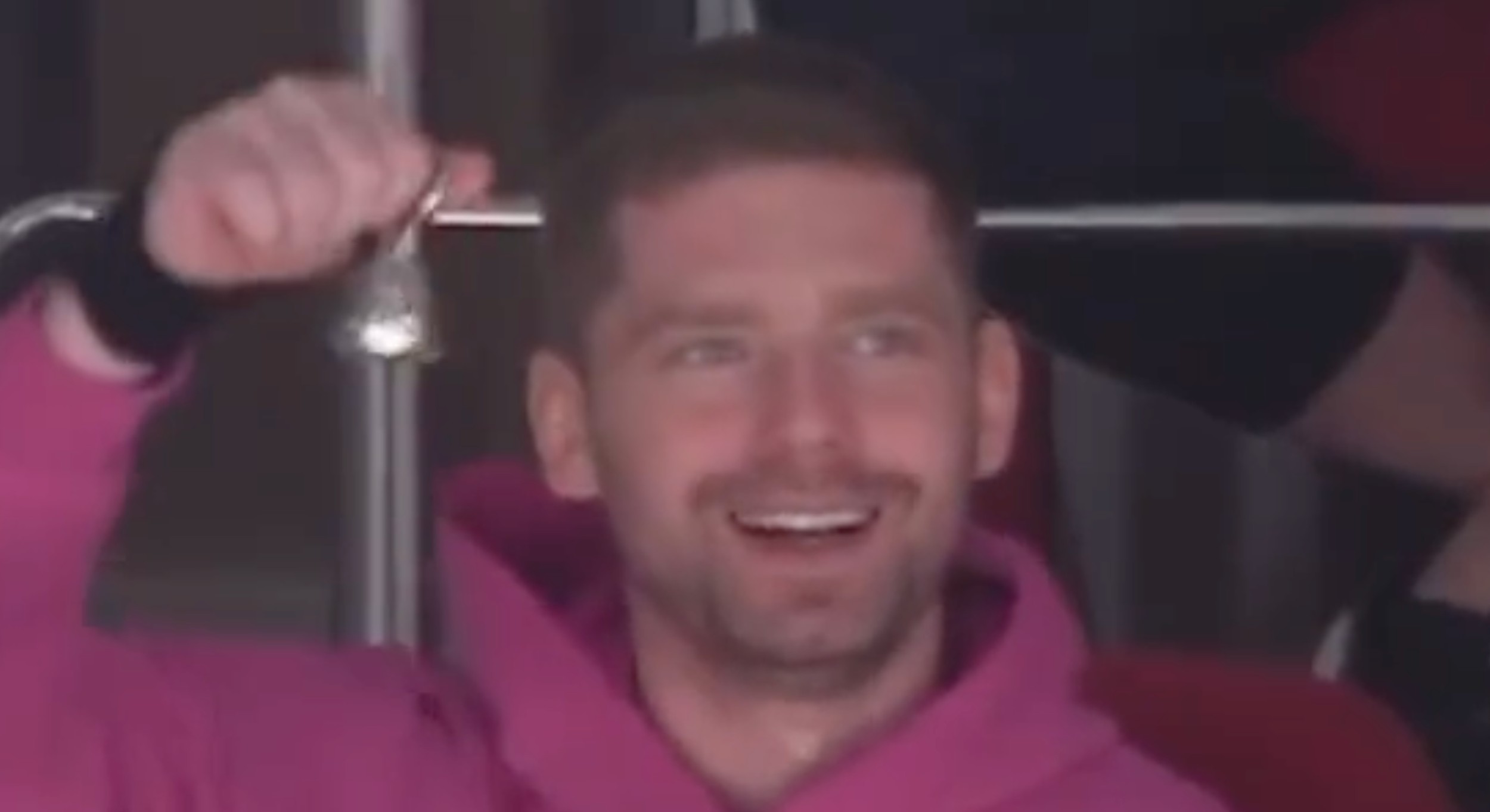Evgeny Kuznetsov Cheers On Traktor Chelyabinsk To Preseason Victory As Wallpaper