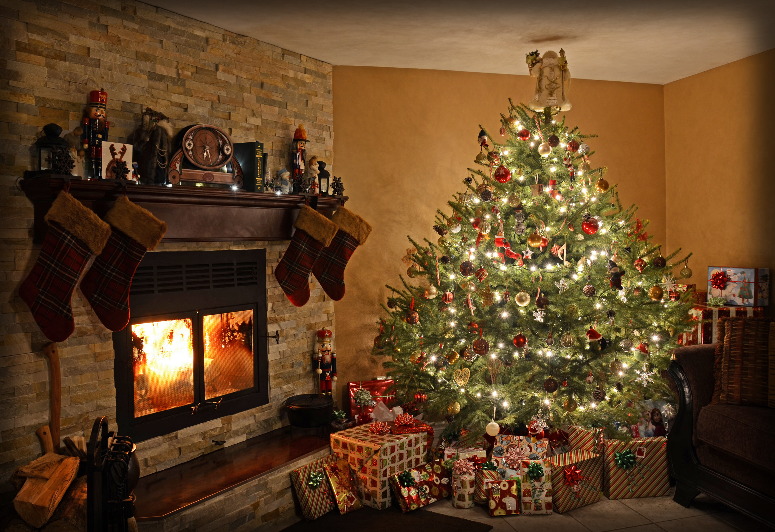 Christmas Fireplace Wallpaper Image