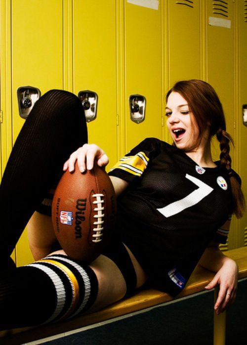 Steelers Packers Girls Vs Photos