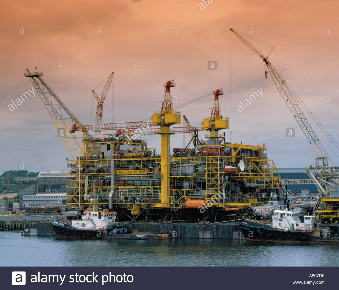 North Sea Oil Rig Kittiwake On A Barge Press Offshores Hadrian