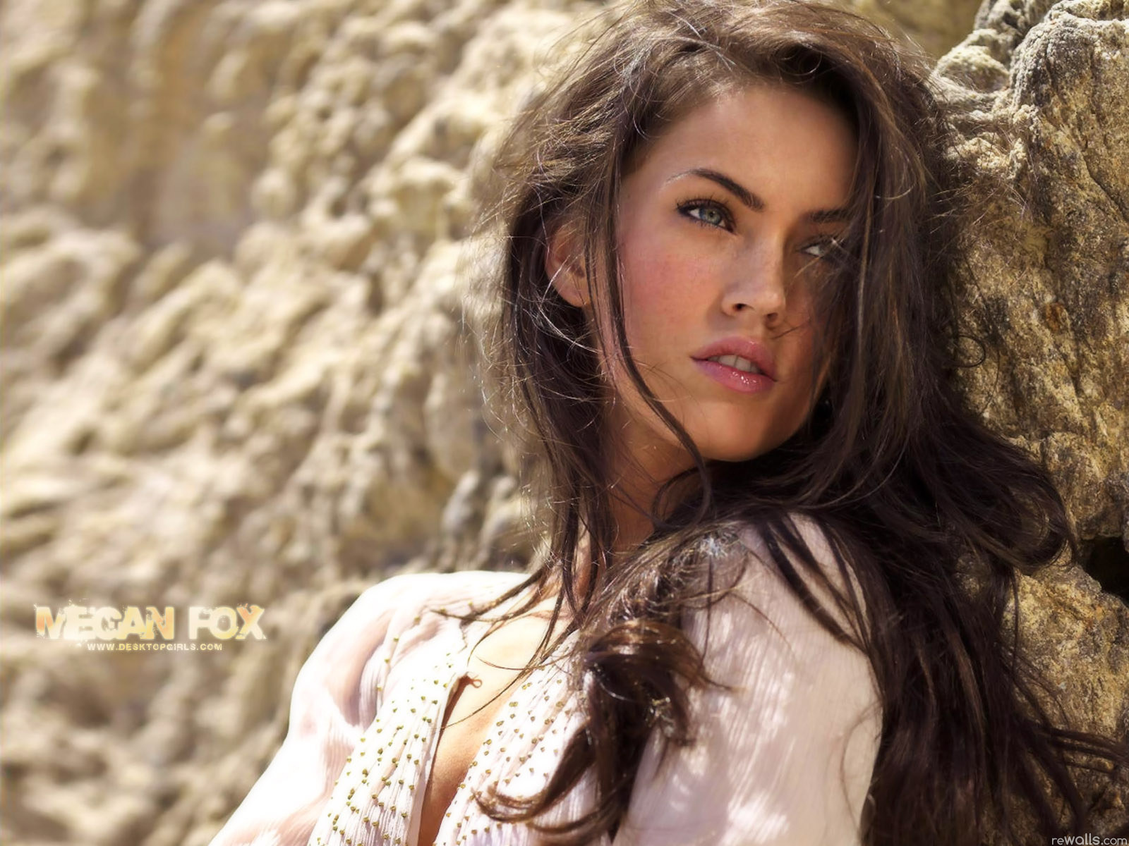 Hot Girls Wallpaper