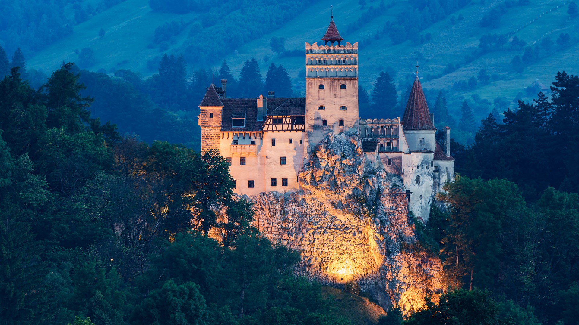 Illuminated Castle On Hill Bran Bra Ov Transylvania Romania Wallpaper