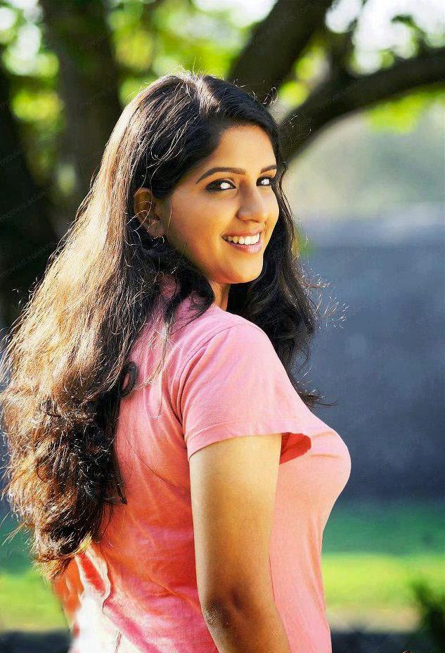 Actress Aparna Nair Hot Sexy Side Pics Malayalam