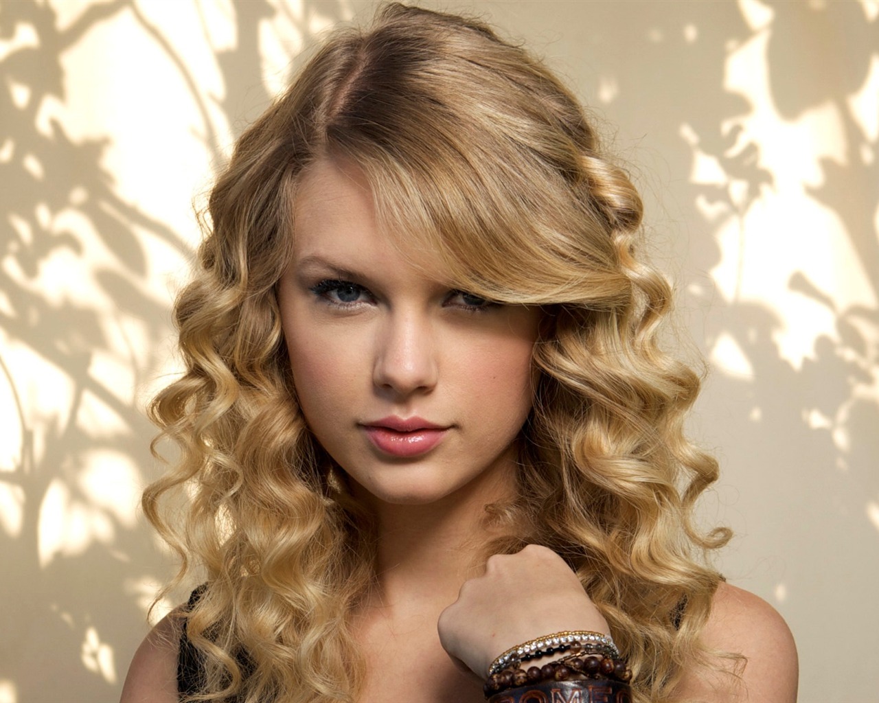 American Country Music Singer Taylor Swift Wallpaper