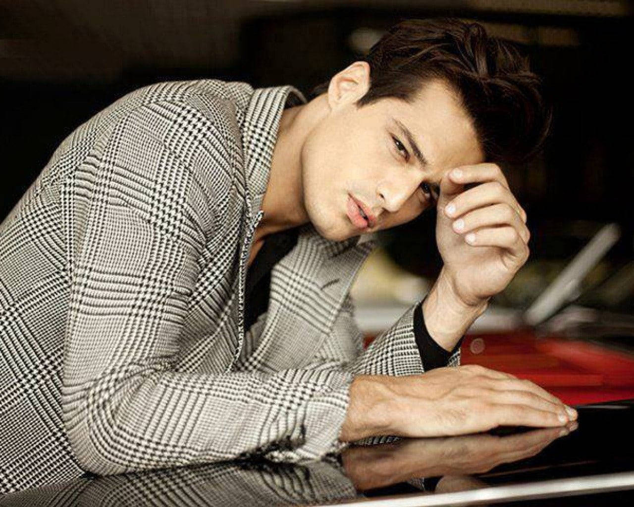 Hot Guy Wallpaper