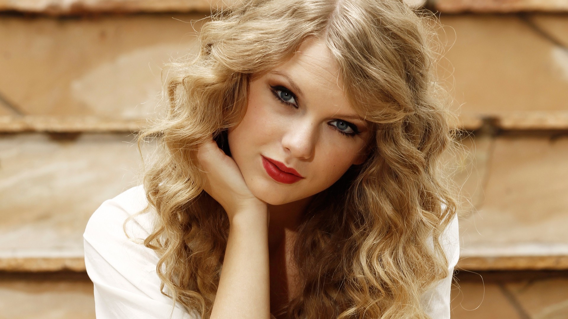 Taylor Swift Hair Style Exclusive HD Wallpaper