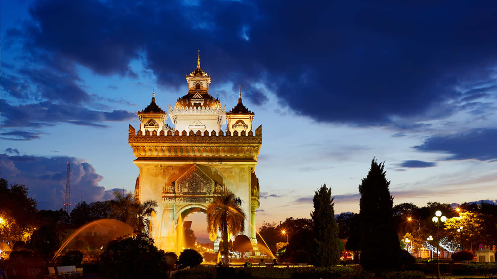 Patuxai In Vientiane During Sunrise Nnxfqjqqtt4yev2e Wallpaper