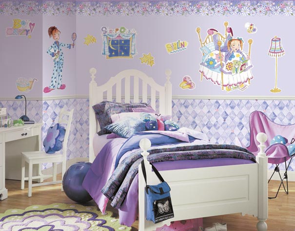 Wallpaper border makes a wonderful finishing touch to a girls room 605x473