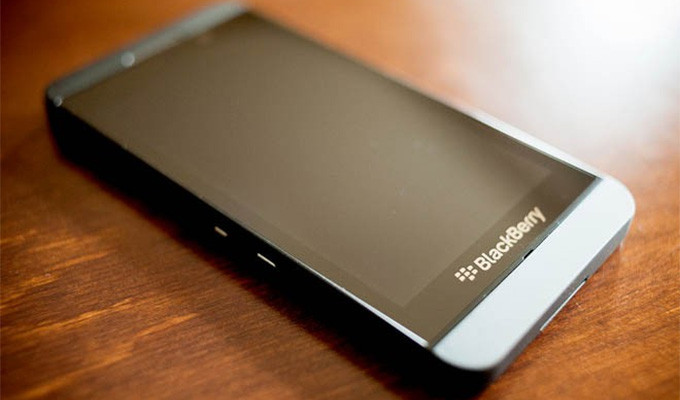 Use Pure Black Wallpaper To Save Battery Life On Blackberry Z30 And