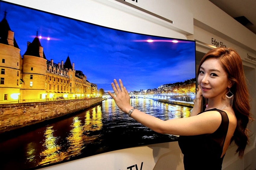 Lg S New Wallpaper Tv Is Thin As A Credit Card And Can Literally Curve