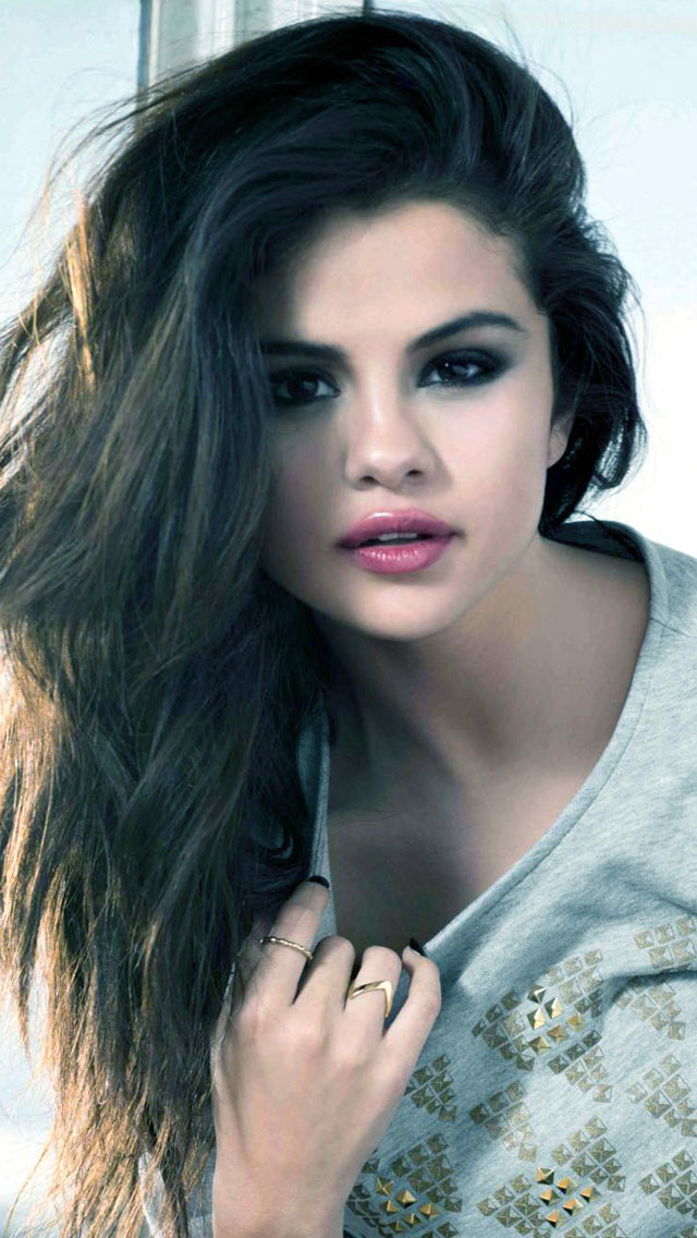 Beautiful Selena Gomez HD Wallpaper