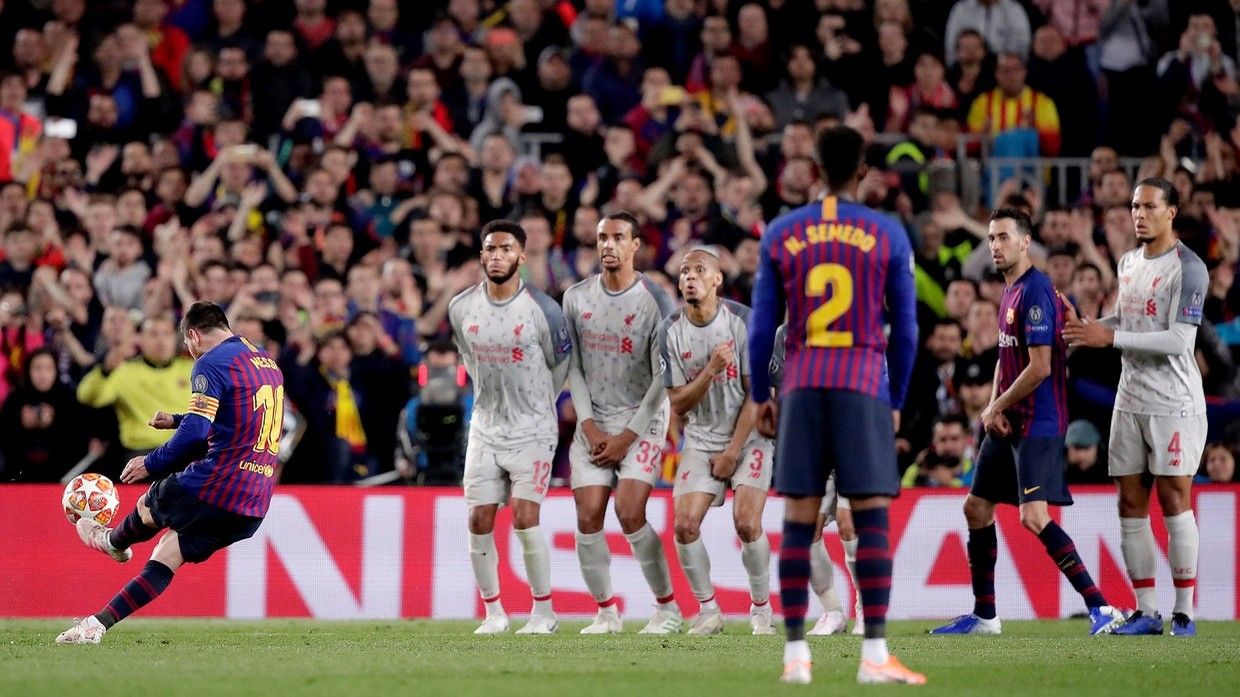 Messi Kick Against Liverpool Wallpaper