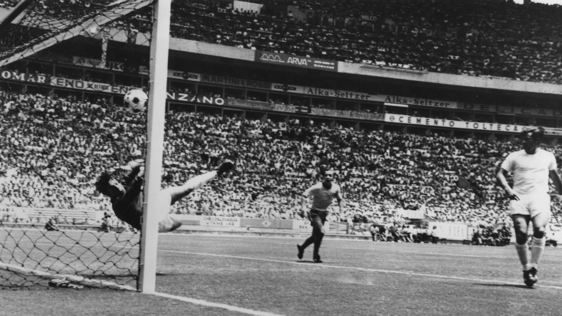 Gordon Banks A World Cup Winner Who Denied Pele With The Save Of