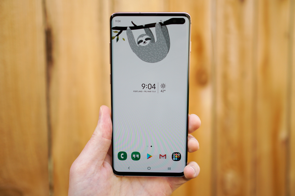 You Need These Wallpaper That Embrace Your Galaxy S10 Display Cutout