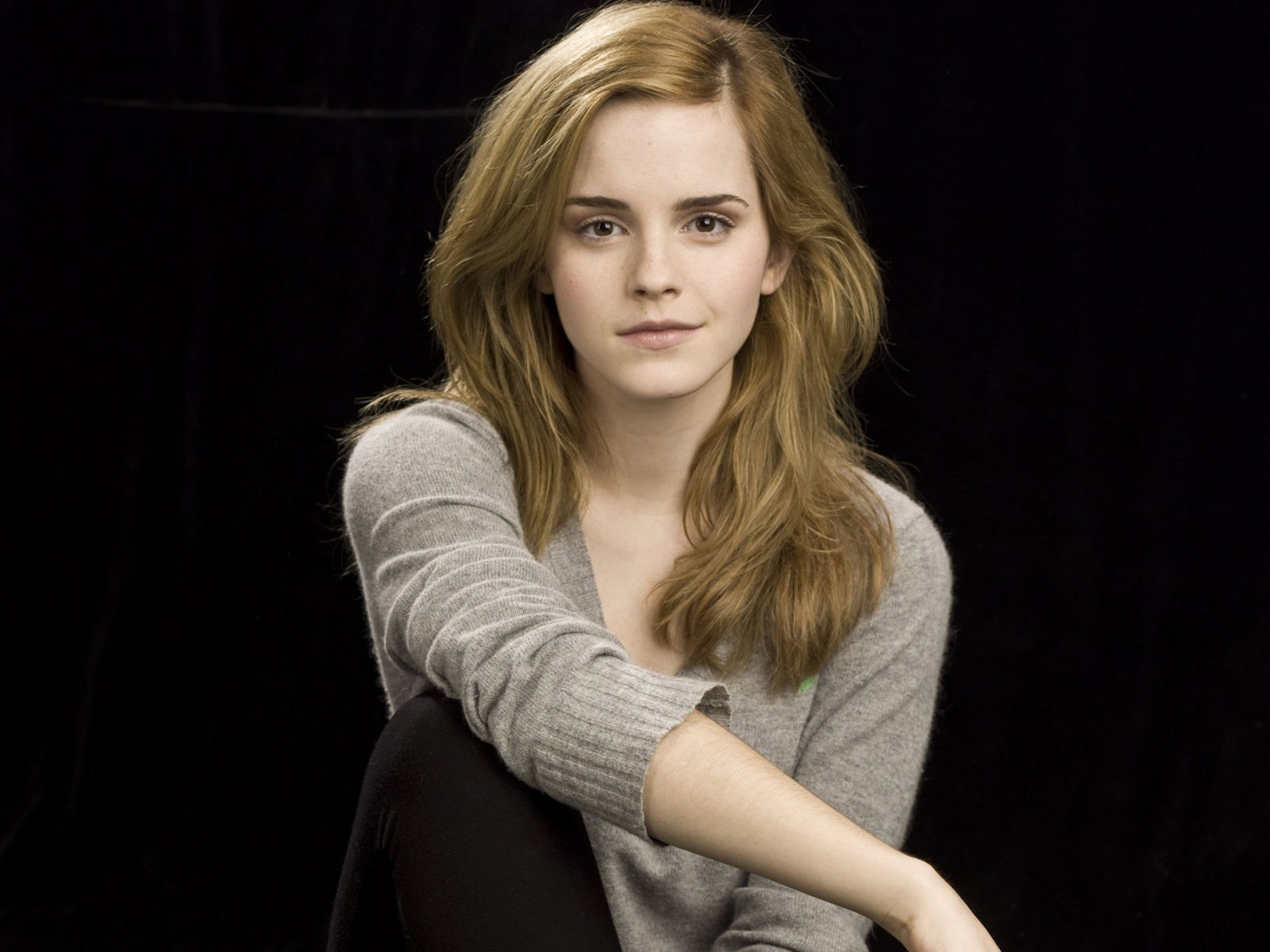 Freaking Spot Emma Watson Full HD 1080p Wallpaper