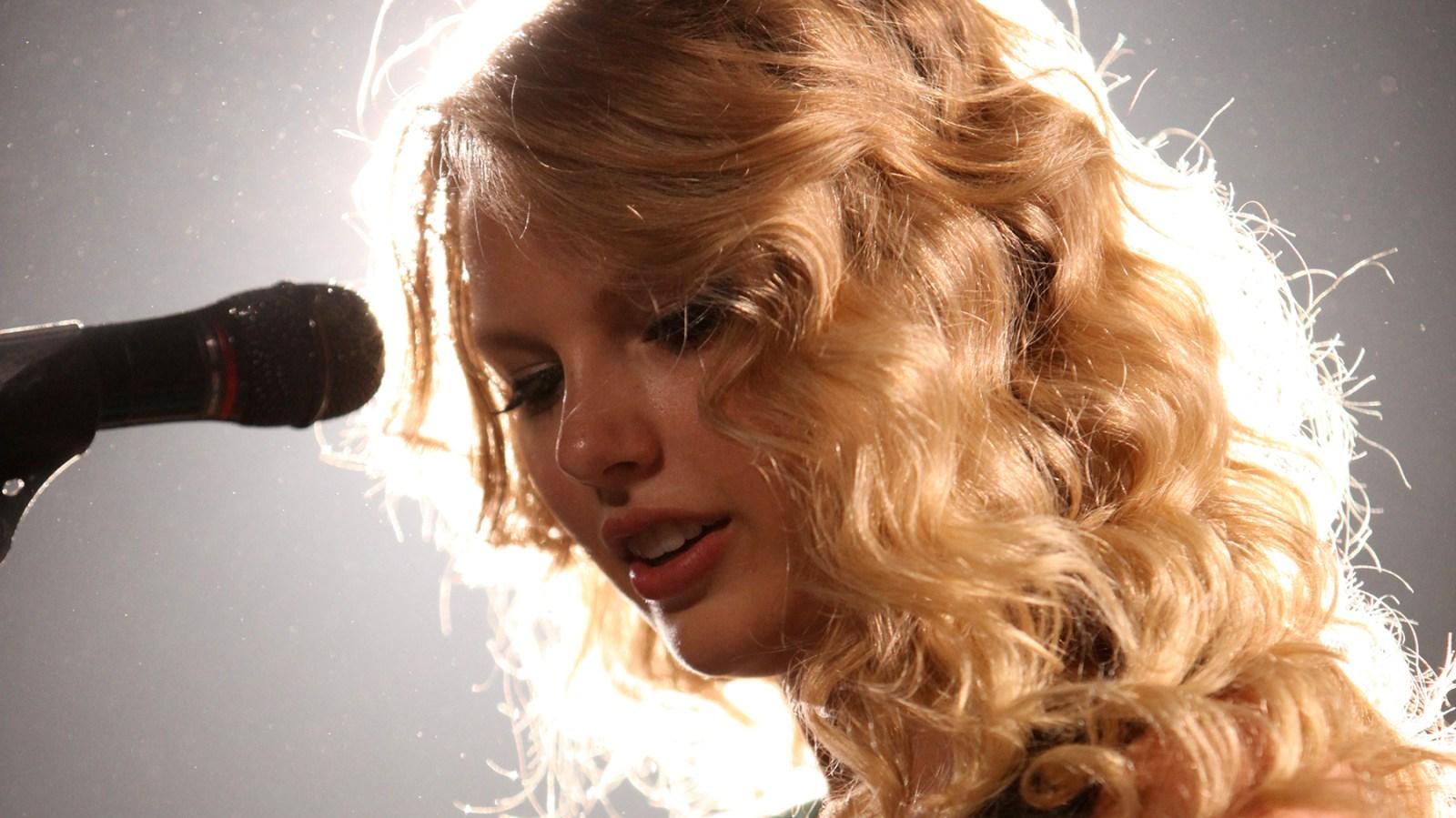 Taylor Swift S Fearless Version Rebounds To Number One