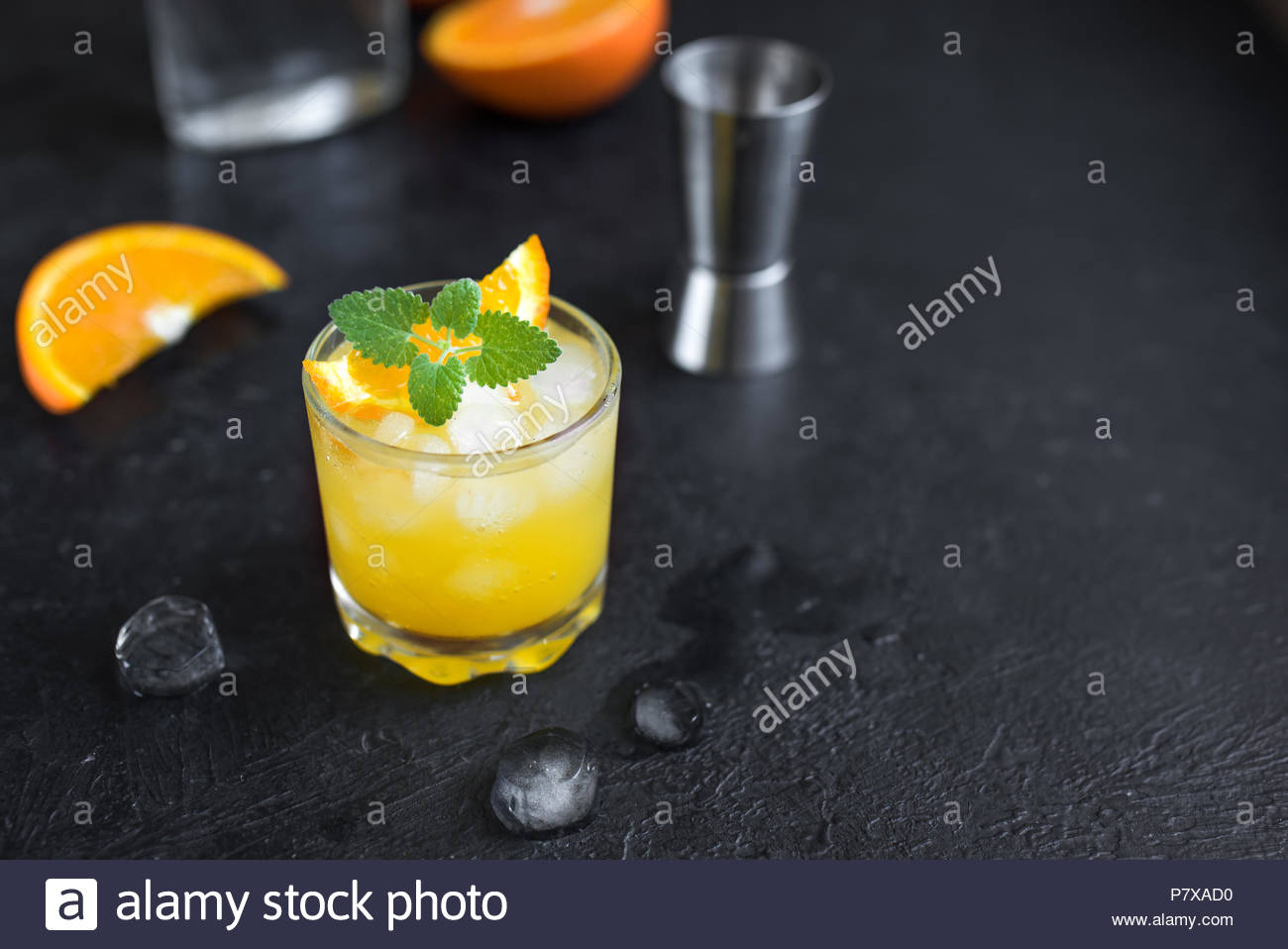 Free download Gin and orange juice cocktail on black background top
