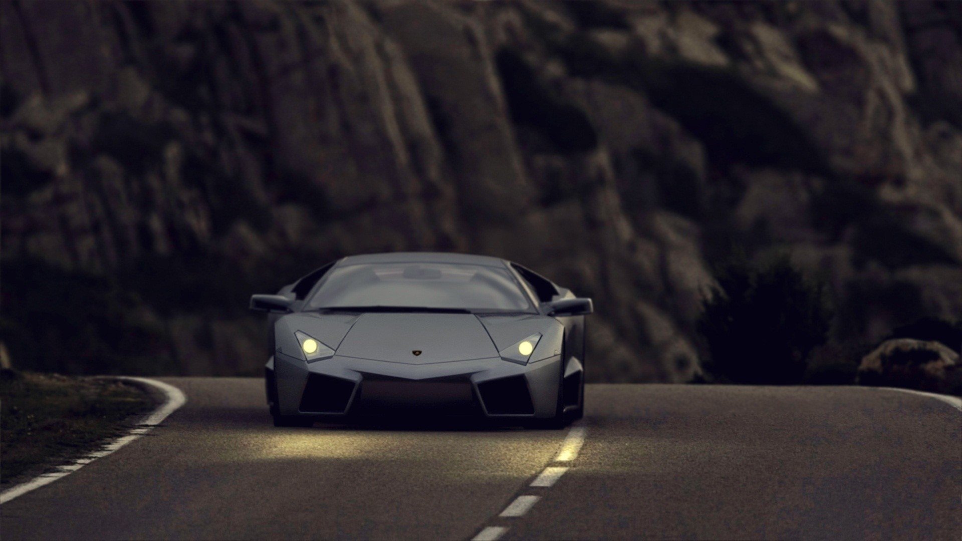 Lamborghini Reventon: Chiêm ngưỡng ngay siêu phẩm này với thiết kế đỉnh cao và sức mạnh khủng khiếp. Được ra mắt năm 2007, Lamborghini Reventon chắc chắn sẽ làm cơn sốt cho các fan hâm mộ xe hơi và người yêu tốc độ.