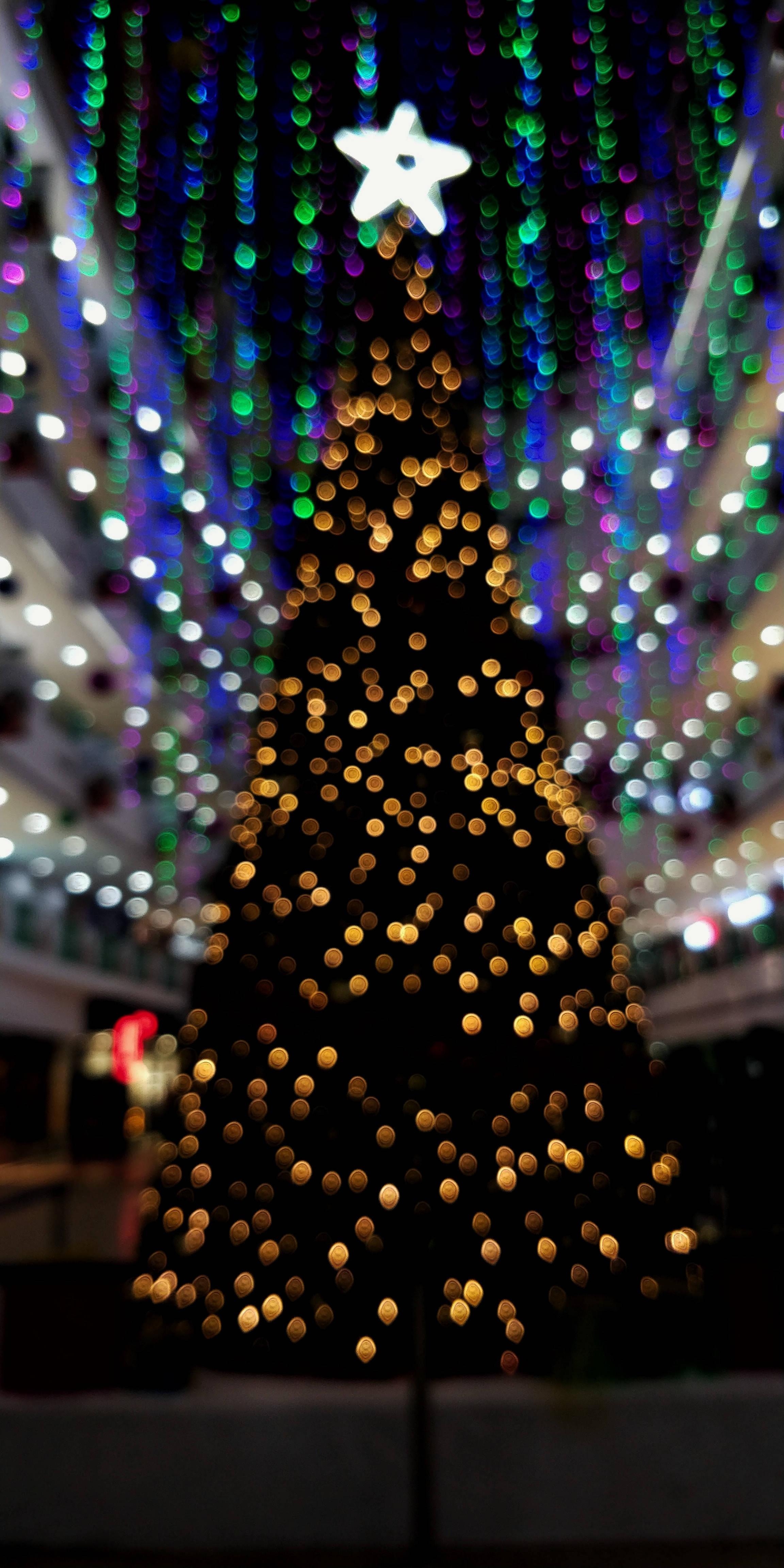 Mall Atrium Christmas Lights Blur Wallpaper