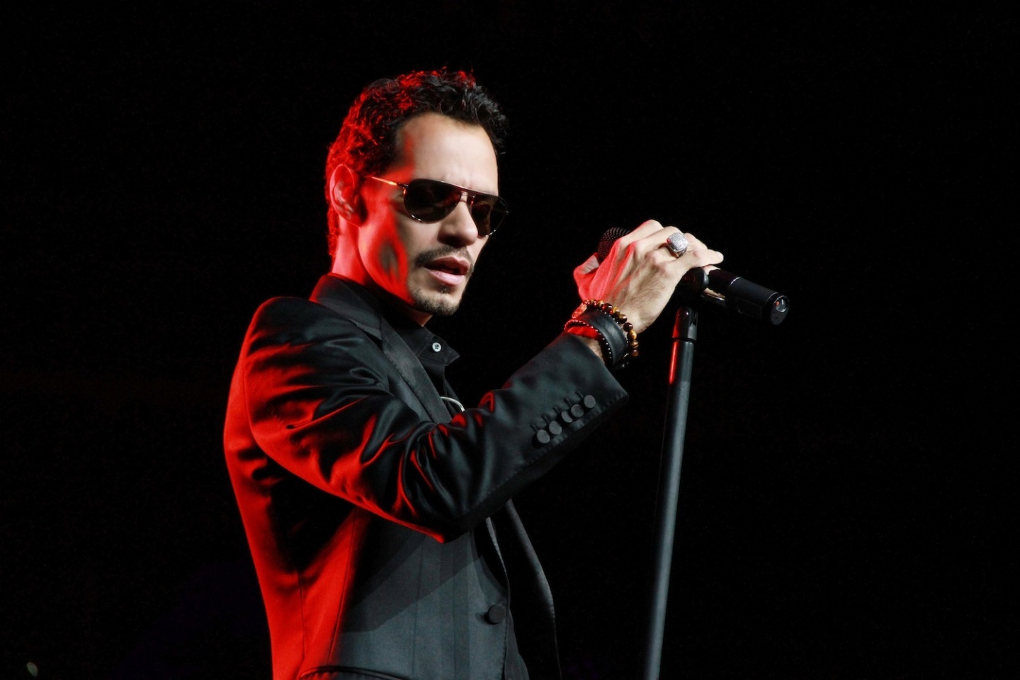 Marc Anthony In Concert Hd Wallpaper Wallpaper Photo Shared By 1440x960