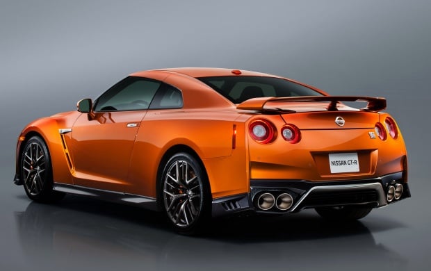 Nissan GT R 2017 click to view 620x390