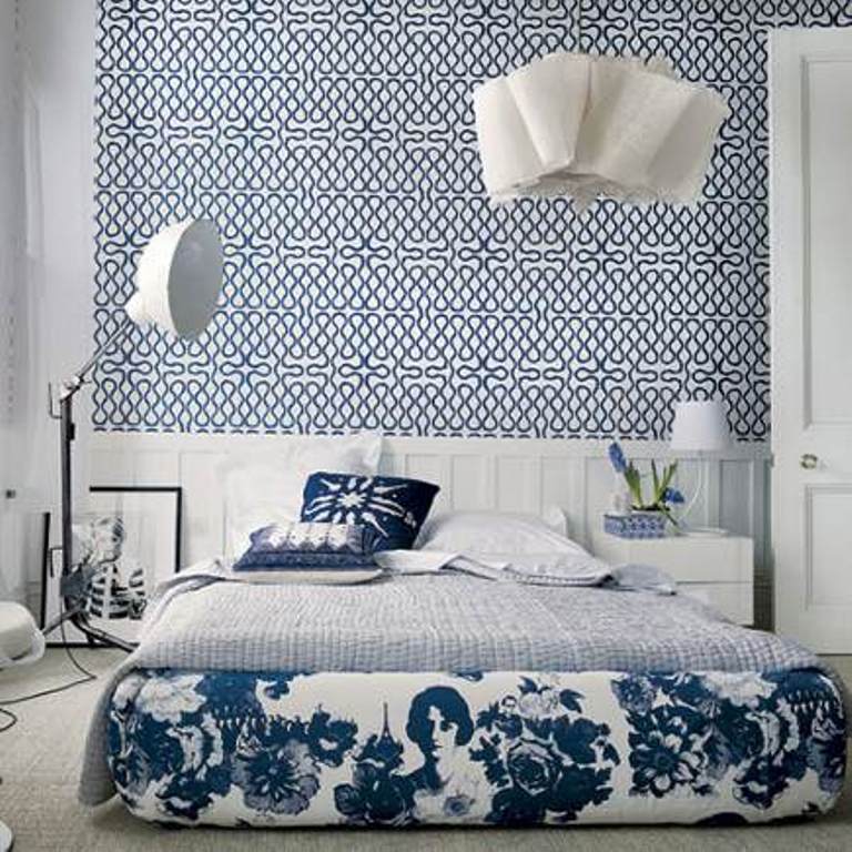 Captivating Bedrooms With Geometric Wallpaper