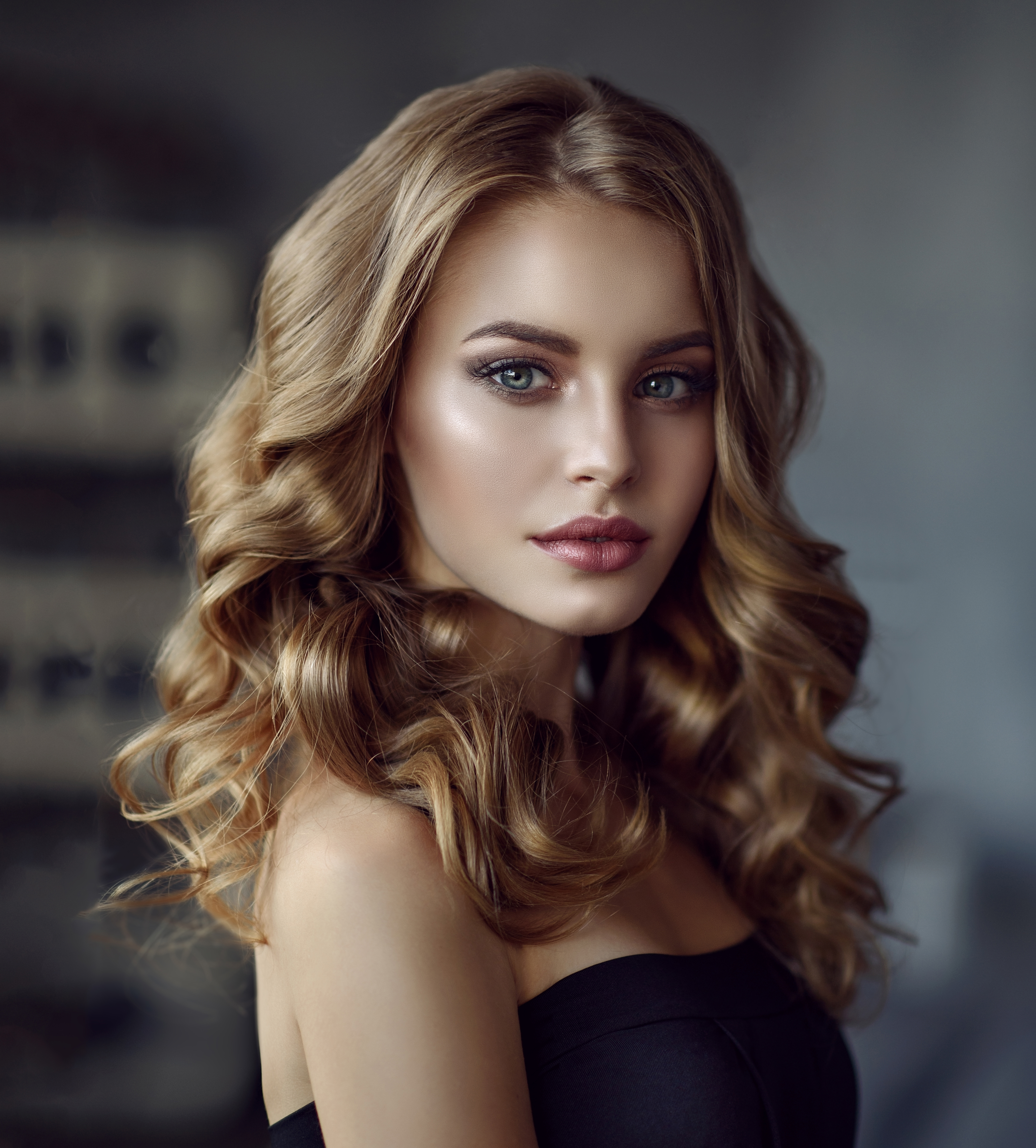 Picture Girls Beautiful Glance Dark Blonde Face Curly Wallpaper