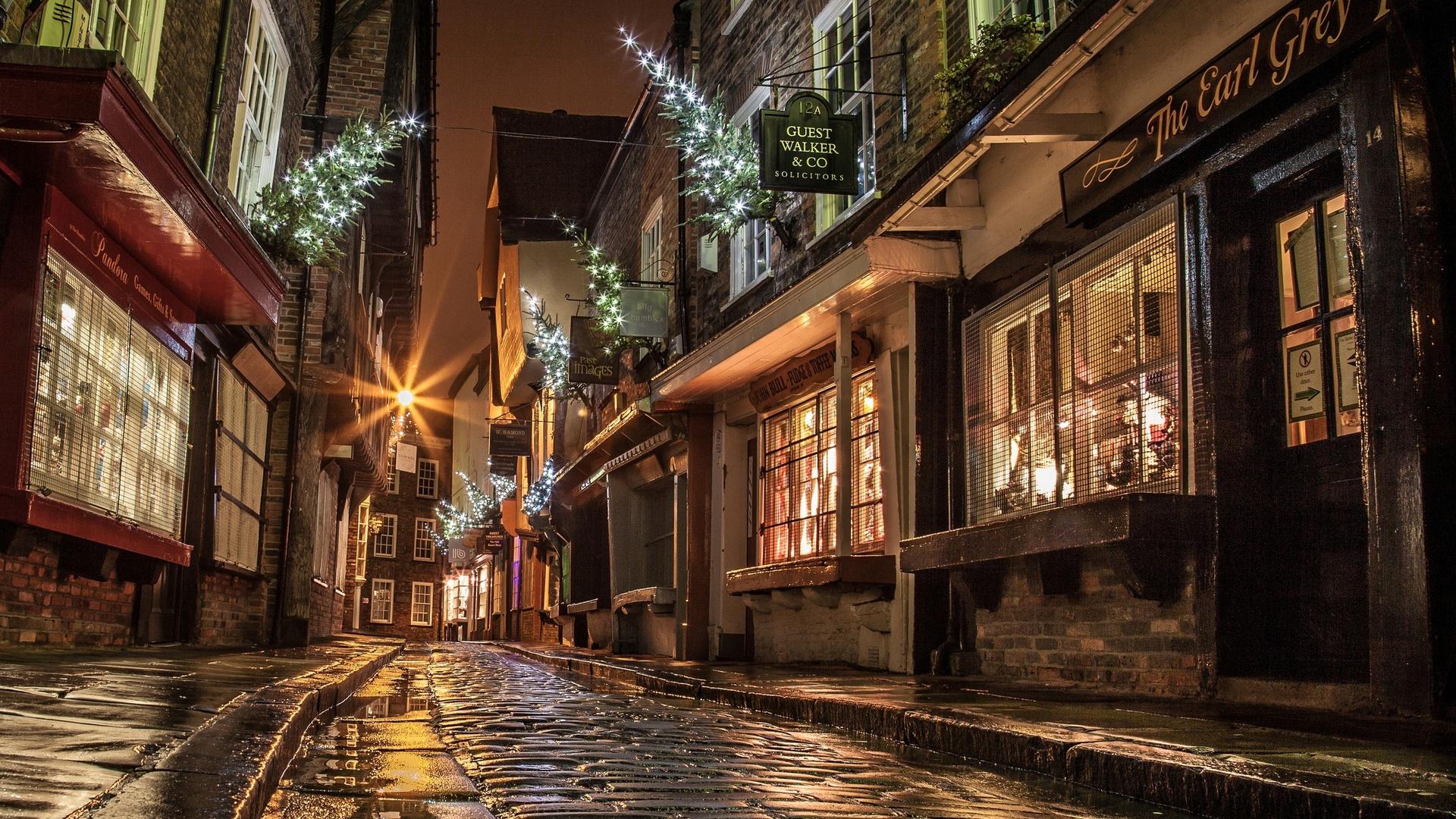 Back Street In London During Holidays High Quality And