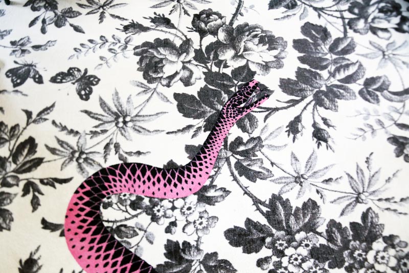96+] Gucci Snake Wallpaper on WallpaperSafari