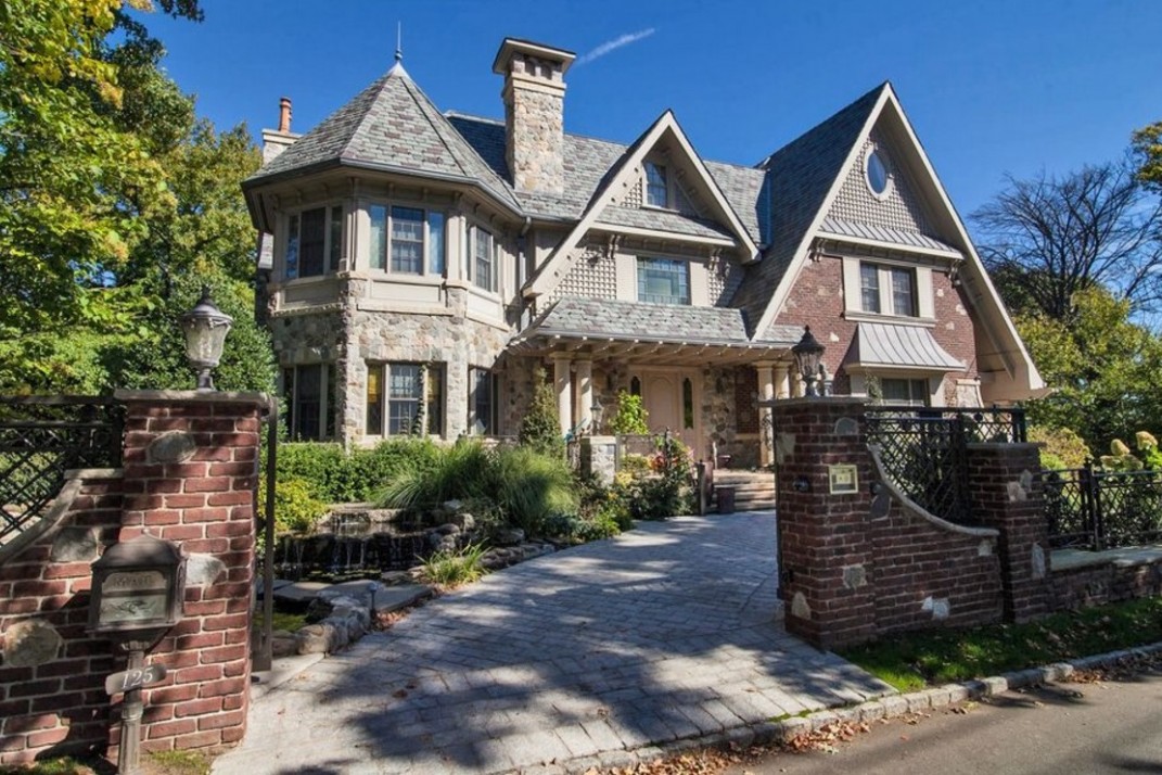 Staten Island S Affluent Todt Hill Neighborhood Is As Close To