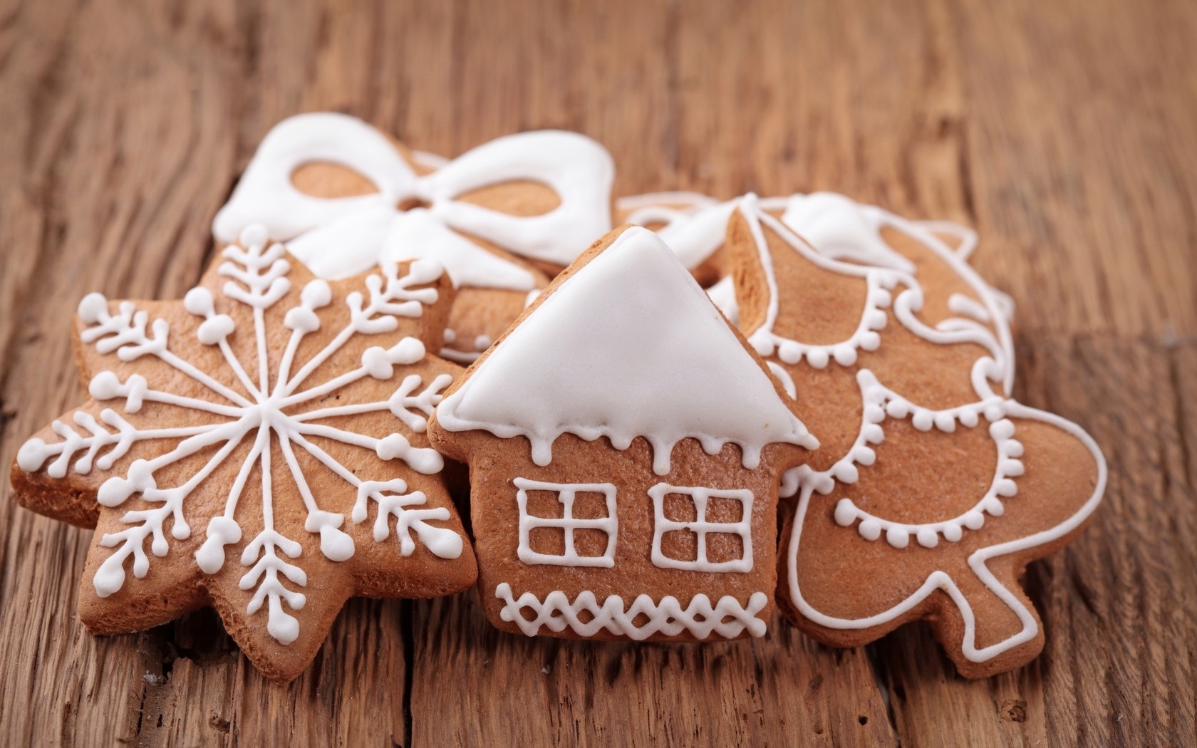 New Year Gingerbread Ornaments Wallpaper