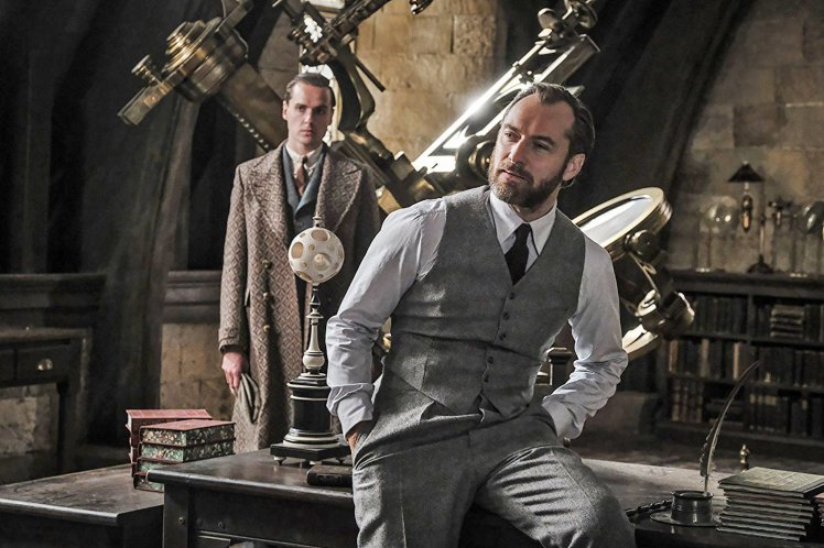New Pictures Of Jude Law S Young Dumbledore In Fantastic