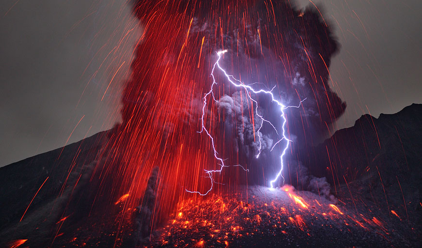 The Shot Sakurajima Volcano Eruption With Volcanic Lightning
