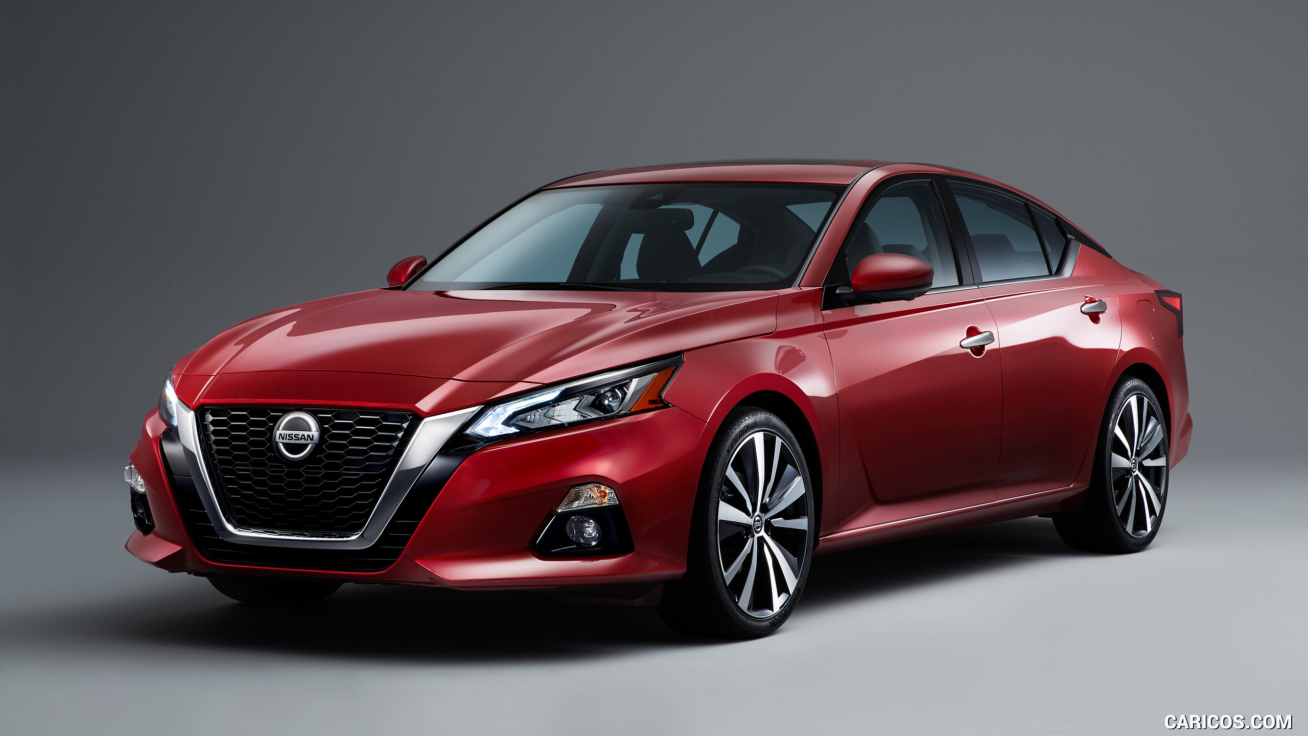 Nissan Altima Front Three Quarter HD Wallpaper