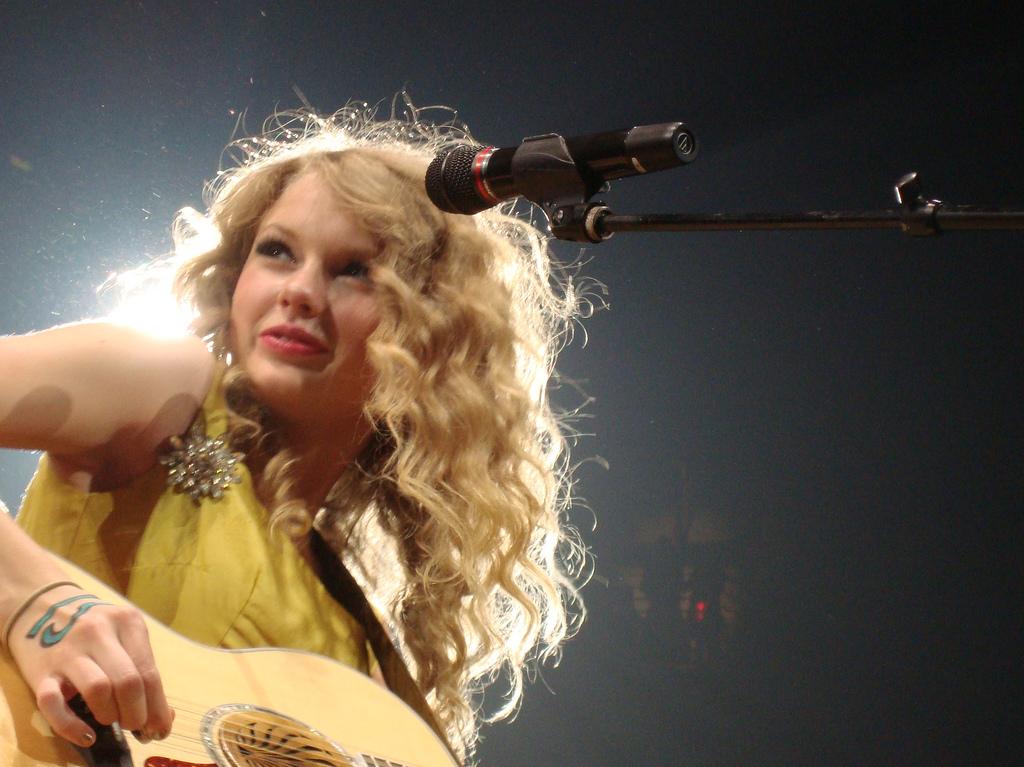 File Taylor Swift Fearless Tour Jpg Wikimedia Mons