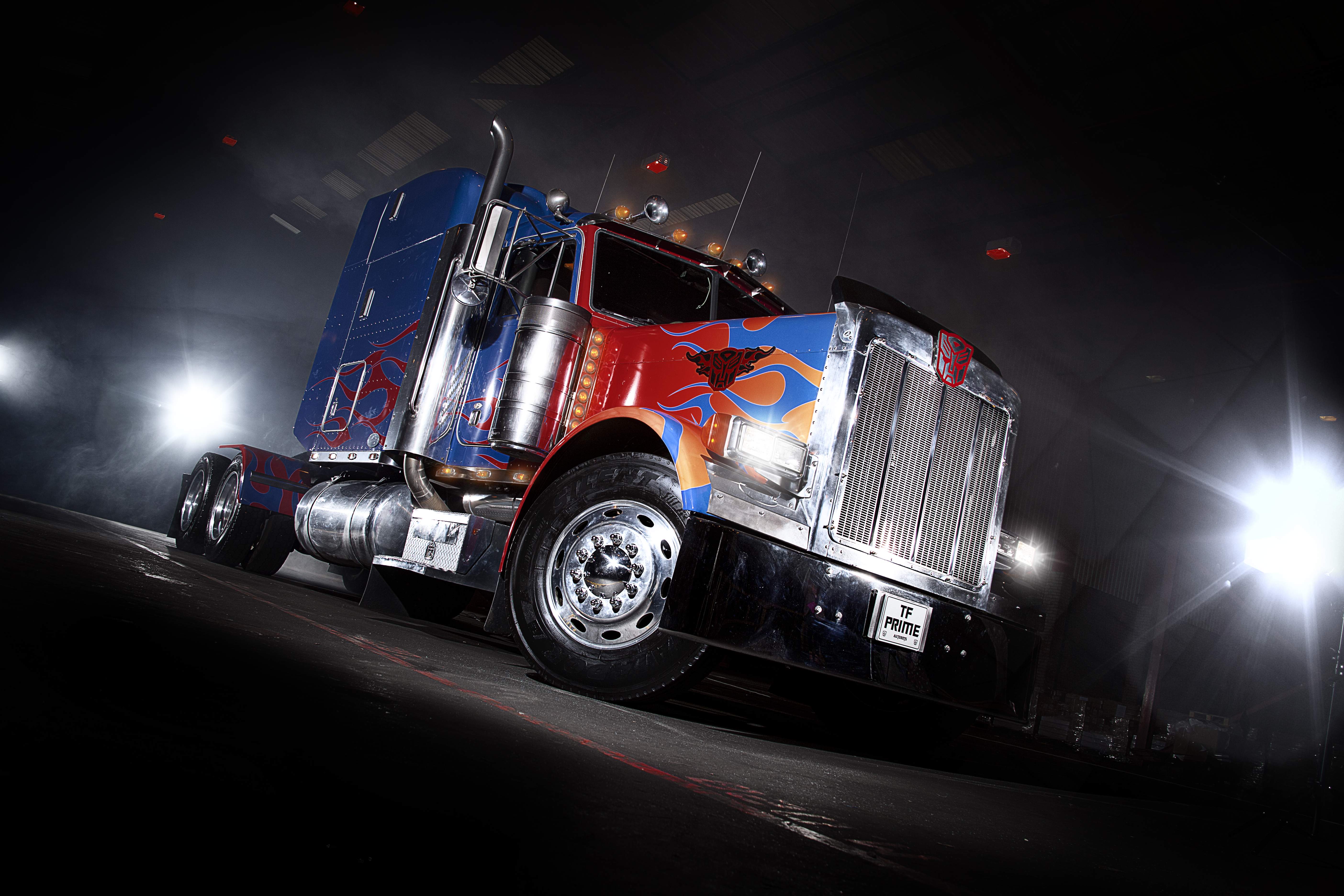Related Pictures Are Ing Optimus Prime Transformers Desktop Car