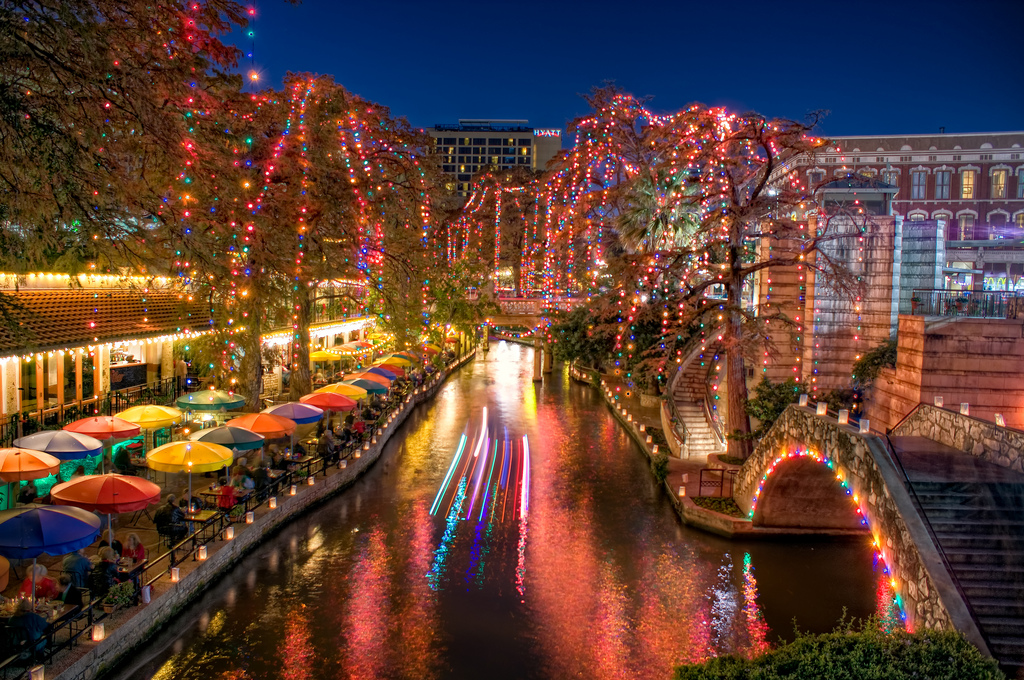 Una Navidad De Riverwalk Wallpaper