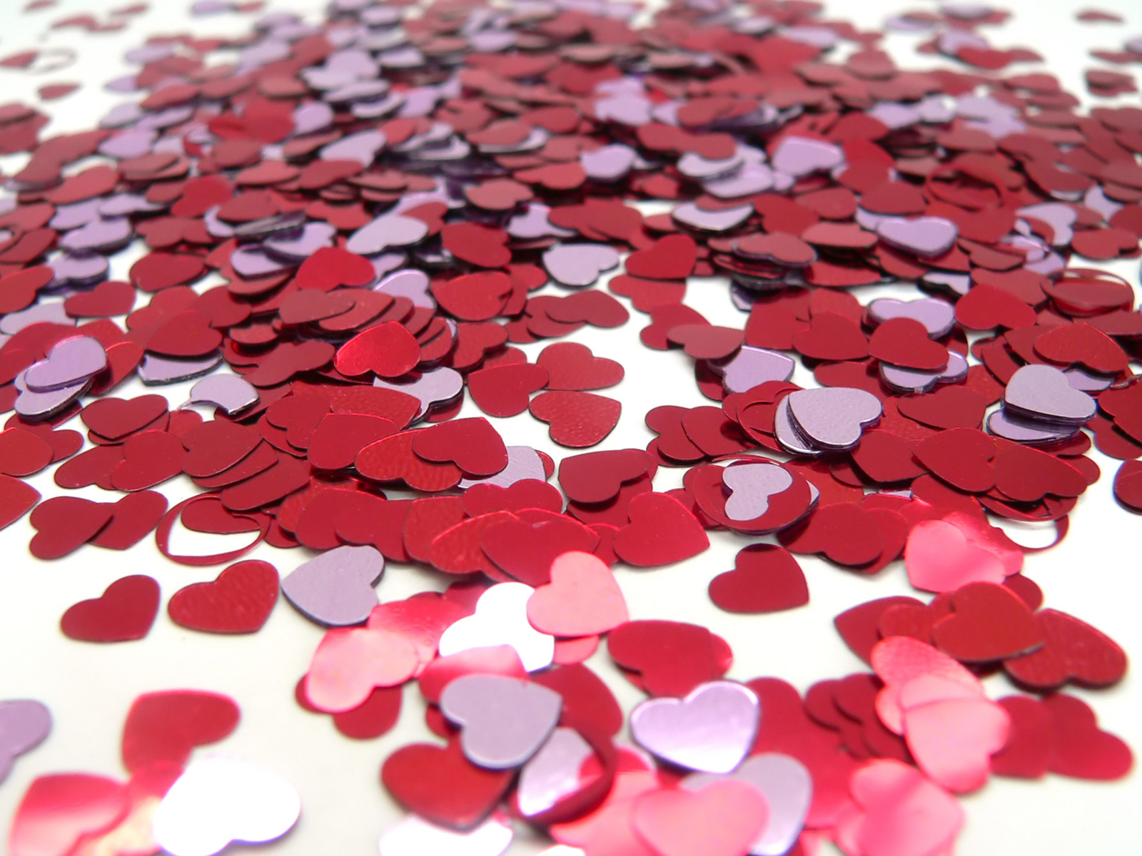 Valentine Heart Confetti Wallpapers   1600x1200   496092